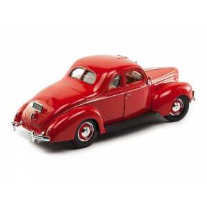 1/18 Ford Deluxe Coupe 1939 красный