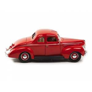 1/18 Ford Deluxe Coupe 1939 красный