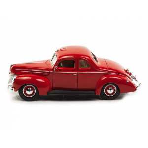 1/18 Ford Deluxe Coupe 1939 красный