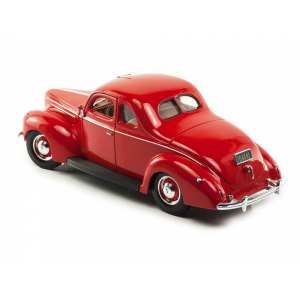 1/18 Ford Deluxe Coupe 1939 красный