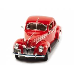 1/18 Ford Deluxe Coupe 1939 красный