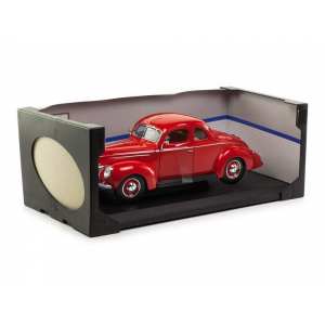 1/18 Ford Deluxe Coupe 1939 красный