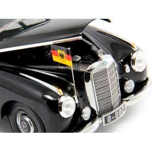 1/18 Mercedes-Benz Typ 300 Adenauer State Limousine W186 черный