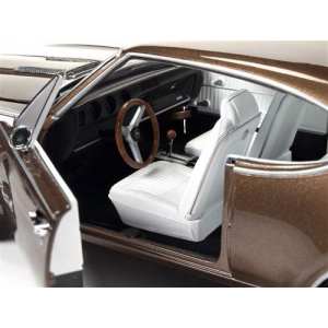 1/18 Oldsmobile Cutlass 442 Hardtop 1968 коричневый