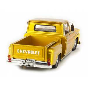 1/18 Chevrolet C-10 Stepside Pickup 1965 Lowrider золотистый