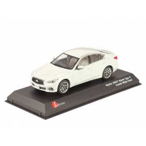 1/43 Nissan Skyline 350GT Hybrid V37 белый перламутр