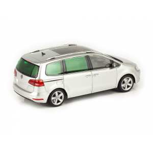 1/43 Volkswagen Sharan II 2010 серебристый