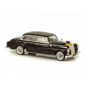 1/43 Mercedes-Benz 300 Adenauer W189 1957 черный