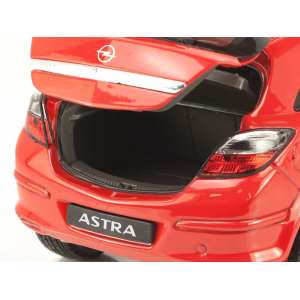 1/18 Opel Astra GTC 2005 (Astra H) красный