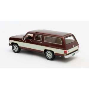 1/43 Chevrolet Suburban K10 1978 коричневый металлик с белой полосой