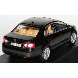 1/43 Volkswagen Jetta 2005 deepblackmet