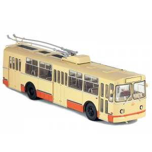 1/43 ЗИУ 9 троллейбус бежевый с красным 1972г.