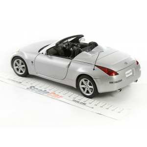 1/18 Nissan 350Z Roadster RHD 2004 серебристый