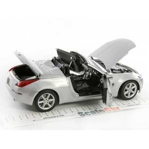 1/18 Nissan 350Z Roadster RHD 2004 серебристый