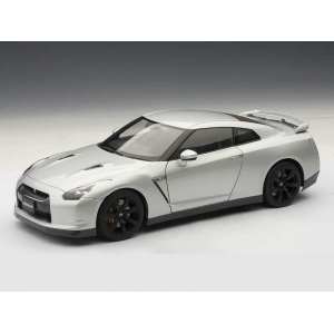 1/18 Nissan GT-R (R35) with Nissan optional matt black wheels (ULTIMATE METAL SILVER)