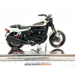 1/18 Мотоцикл Harley-Davidson XR1200X 2011 белый мет.