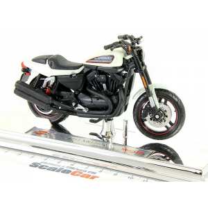 1/18 Мотоцикл Harley-Davidson XR1200X 2011 белый мет.