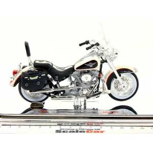 1/18 Мотоцикл Harley-Davidson FLSTN Heritage Softail Nostalgia 1993 белый/черный