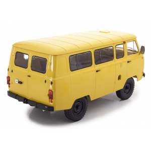 1/18 УАЗ-452В микроавтобус 1980 Светло-желтый