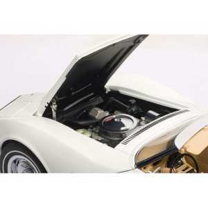 1/18 Chevrolet CORVETTE 1970 (CLASSIS WHITE)