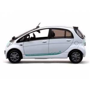 1/43 Mitsubishi i MiEV зеленый с белым