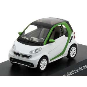 1/43 Smart Fortwo Electric Drive Coupe белый с зеленым
