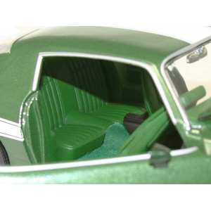 1/18 Chevrolet Camaro (Baldwin Motion) 1970 зеленый с белым