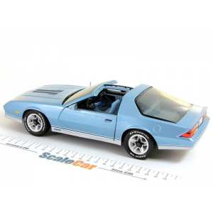 1/18 Chevrolet Camaro 1982 голубой мет.