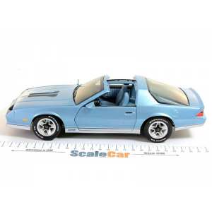 1/18 Chevrolet Camaro 1982 голубой мет.