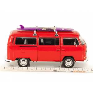 1/24 Volkswagen Bus T2 1972 красный с доской для сёрфа