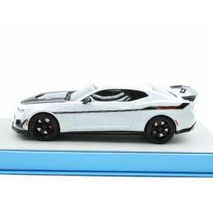 1/18 Chevrolet Camaro ZL1 1LE Hennessey Exorcist белый с черным