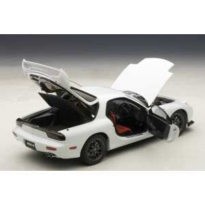 1/18 MAZDA SAVANNA RX-7 (FD) SPIRIT R 2002 белый