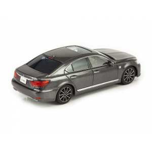 1/43 Lexus LS460 F Sport серый