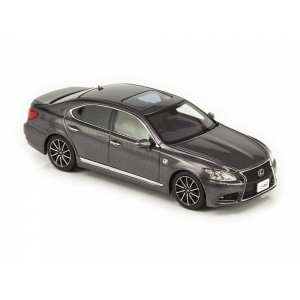 1/43 Lexus LS460 F Sport серый