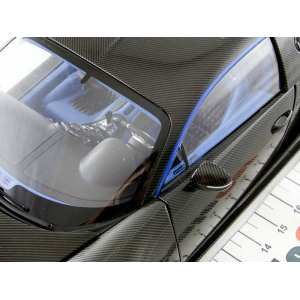 1/18 Bugatti Veyron 16.4 Super Sport, Edition Merveilleux Simon (carbon black / light blue inter.)