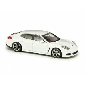 1/43 Porsche Panamera e-hybrid white