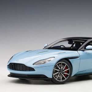 1/18 Aston Martin DB11 голубой