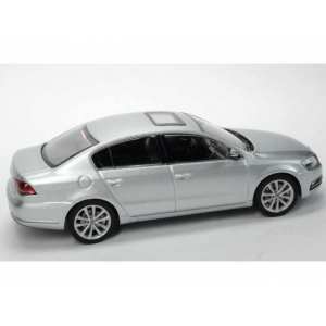 1/43 Volkswagen Passat 2010 reflexsilber-met.