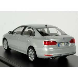 1/43 Volkswagen Jetta VI 2010 серебристый