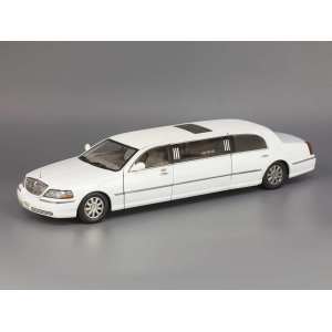 1/18 Lincoln Town Car Limousine 2003 белый