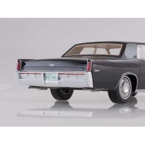 1/18 Lincoln Continental 1968 черный