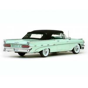 1/18 Pontiac Bonneville 1959 convertible светло-зеленый с черным тентом