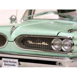 1/18 Pontiac Bonneville 1959 convertible светло-зеленый с черным тентом