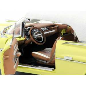 1/18 Pontiac Bonneville Convertible 1959 Palomar Yellow (желтый с белым тентом)