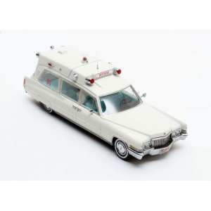 1/43 Cadillac Superior 51+ Ambulance (скорая помощь) 1970 белый