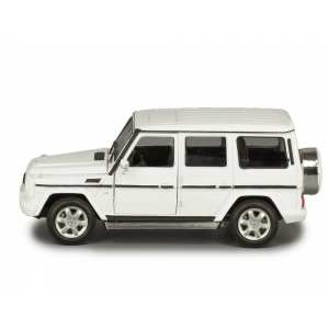 1/24 Mercedes-Benz G-class 2009 W463 белый