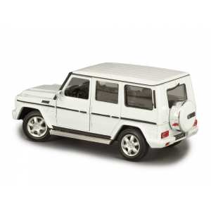 1/24 Mercedes-Benz G-class 2009 W463 белый