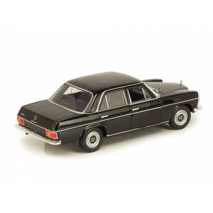 1/24 Mercedes-Benz 220 W115 черный