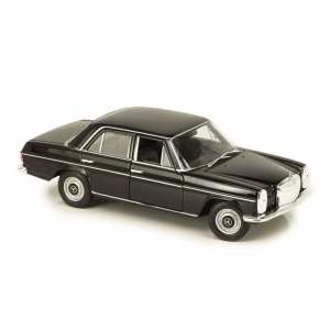 1/24 Mercedes-Benz 220 W115 черный