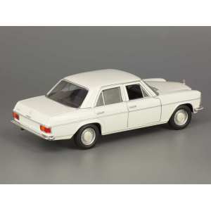 1/24 Mercedes-Benz 220 W115 белый